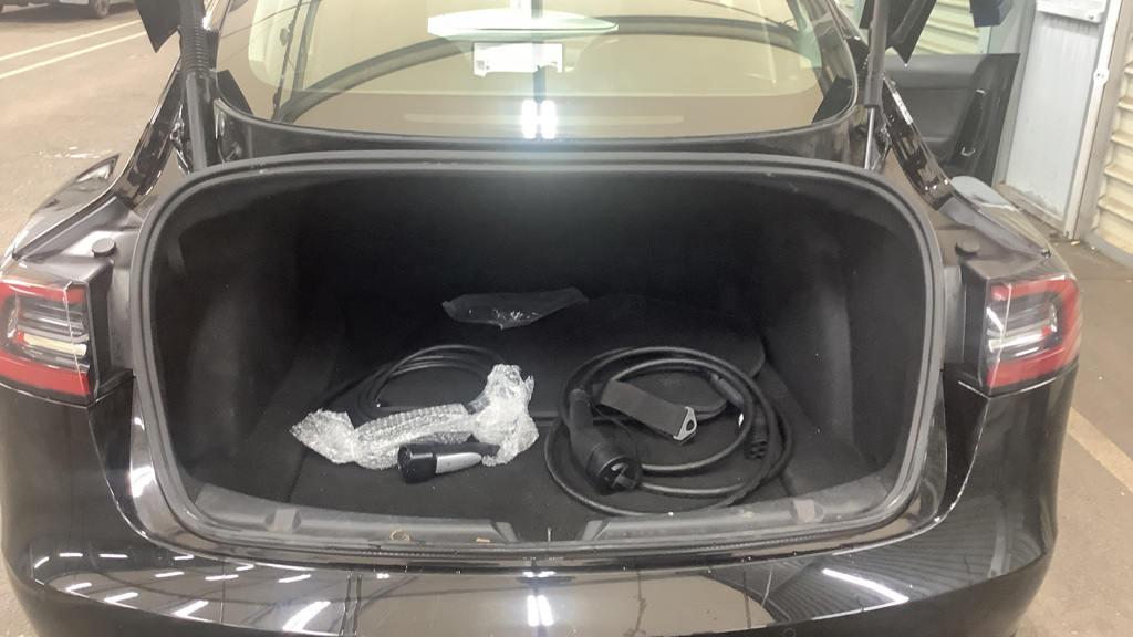 TELSA MODEL 3 LONG RANGE 4WDE 1 OWNER - Image 5